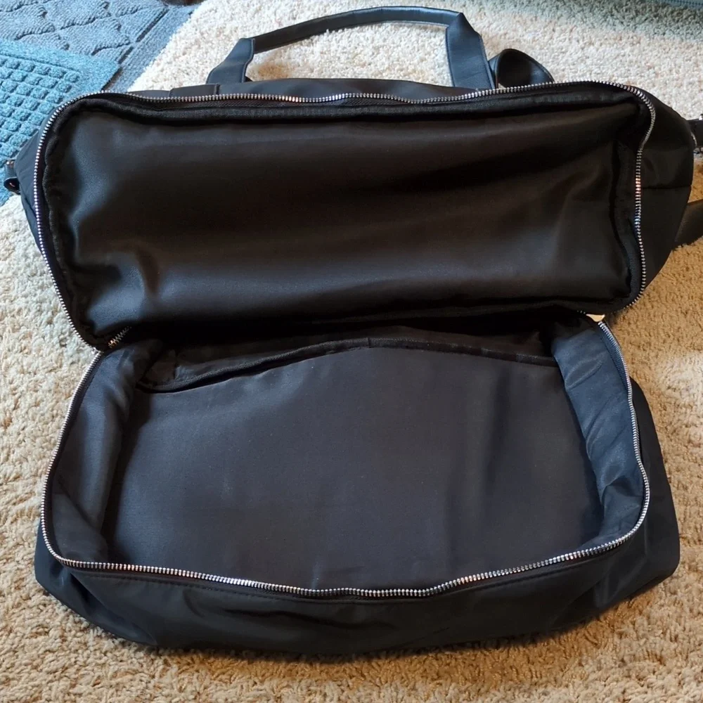 Stylish Overnight Bag - Picture 4 of 7